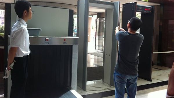 購買x光安檢機(jī)時(shí)需要注意的事向