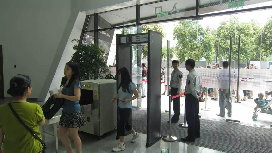 通道式x光安檢機(jī)的是如何運(yùn)行的